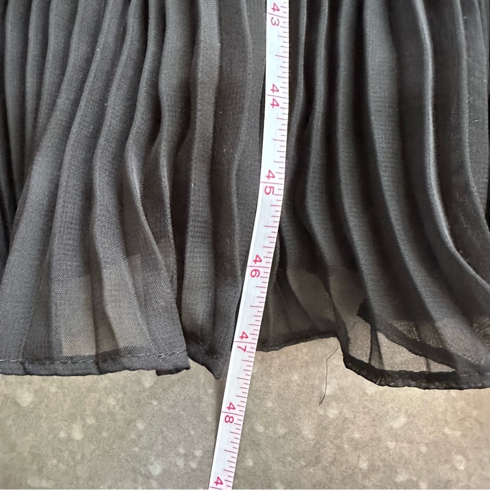 Romeo & Juliet Couture Black Accordion Dress - Picture 6 of 11